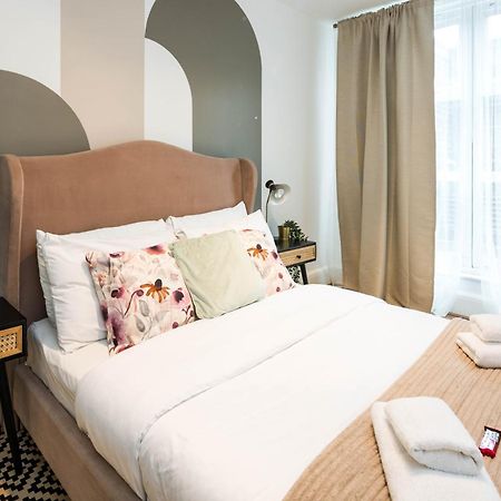 Charming Spacious 2Br Flat Near Station Plus Parking Londen Buitenkant foto