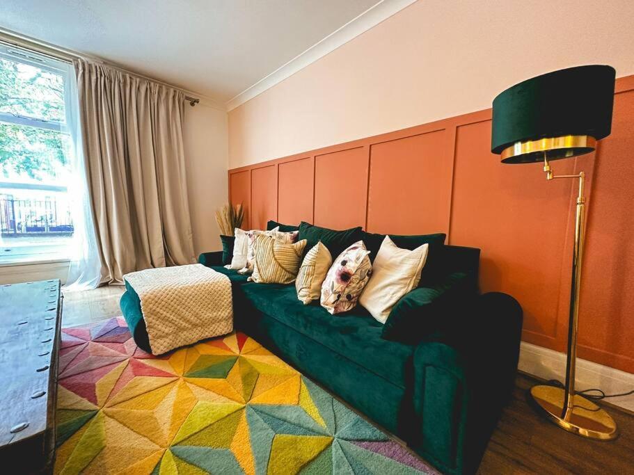 Charming Spacious 2Br Flat Near Station Plus Parking Londen Buitenkant foto