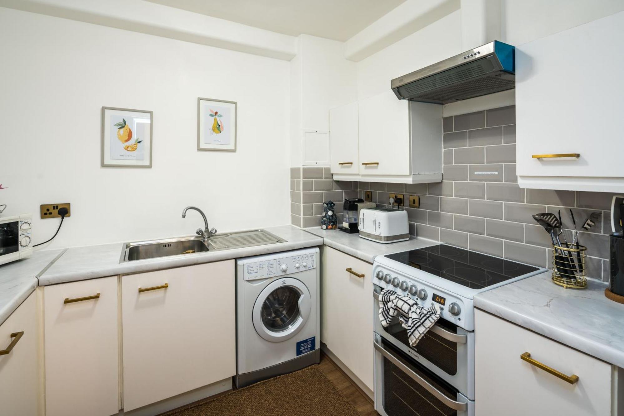 Charming Spacious 2Br Flat Near Station Plus Parking Londen Buitenkant foto