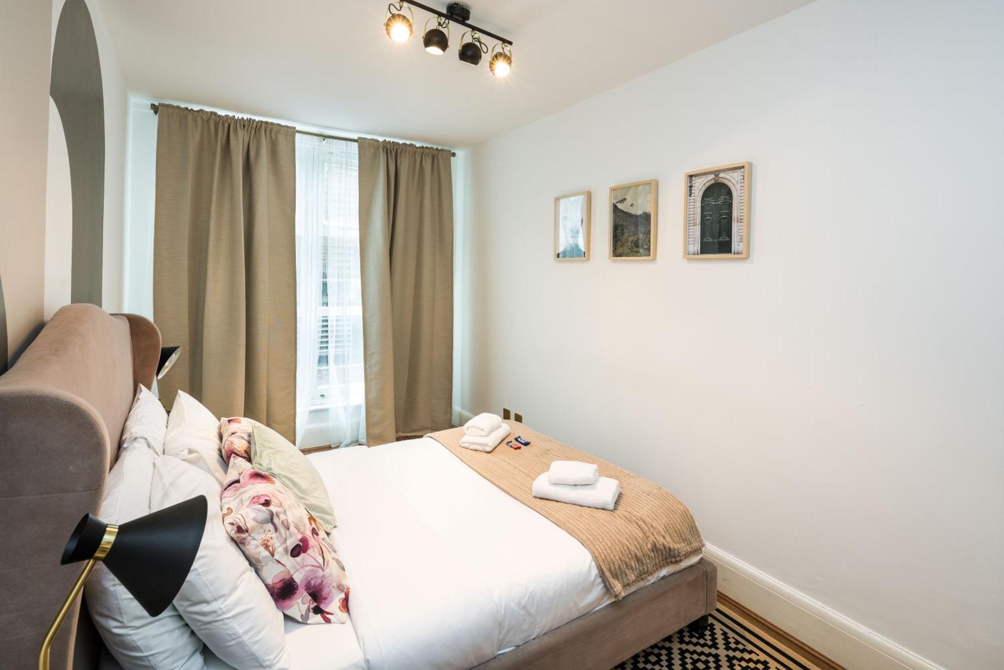 Charming Spacious 2Br Flat Near Station Plus Parking Londen Buitenkant foto